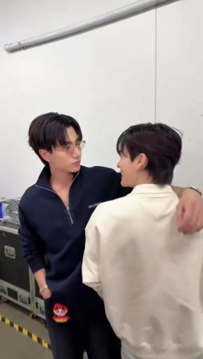 .          หล่อจัง มาคนเดียวหรอคั              มากับกูคับ