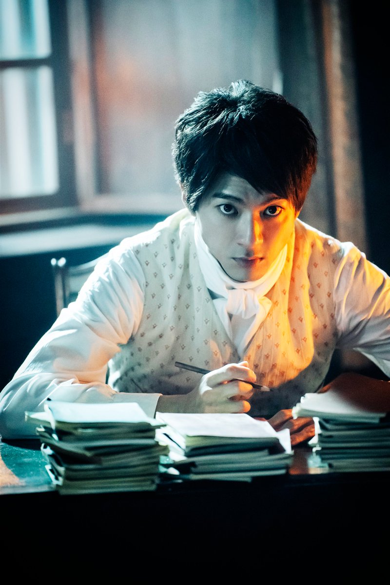 beethoven_movie's tweet photo. ♬┋最愛のベートーヴェンの死
　　┈┈┈┈┈┈┈┈┈┈┈┈

ベートーヴェンの死後、
シンドラーは何かを決意します📚

『#ベートーヴェン捏造』9.12公開 https://t.co/idXqDdL4CD