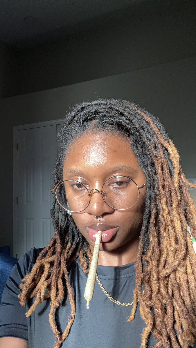 I’m not sorry for my gloss. You know who you’re smoking with 🫠