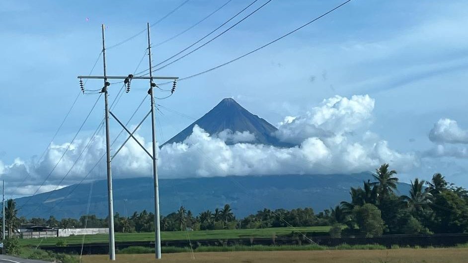 shemustnotname's tweet photo. Hello, Bicol! Happy Vacay! https://t.co/SQmU1PuRi8