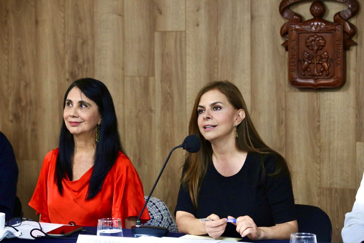En rueda de prensa, anunciamos con enorme alegría a María Victoria Díaz como ganadora del Premio de Literaturas Indígenas de América 2025, un reconocimiento impulsado por nuestro @CUNorte. 🙌🏼

Muchas felicidades a María Victoria, gracias por compartirnos, a través de tus cuentos,