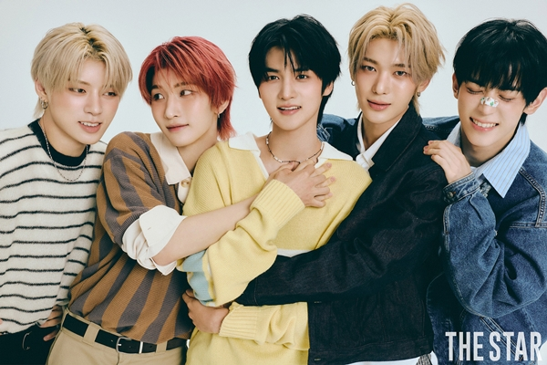 imbcenews's tweet image. 나우즈 "리브랜딩 후 첫걸음, 불꽃 같은 강한 의지" [화보] 
#나우즈 #NOWZ #IGNITION #Flytotheyouth #자유롭게날아 
#리브랜딩 #활동소감 #화보 #더스타 #THESTAR #iMBC연예 

진혁은 'IGNITION' 활동을 돌아보며 "나우즈라는 이름으로 내놓은 첫걸음이어서 기대가 컸다. 이전에 보여드리지 못했던