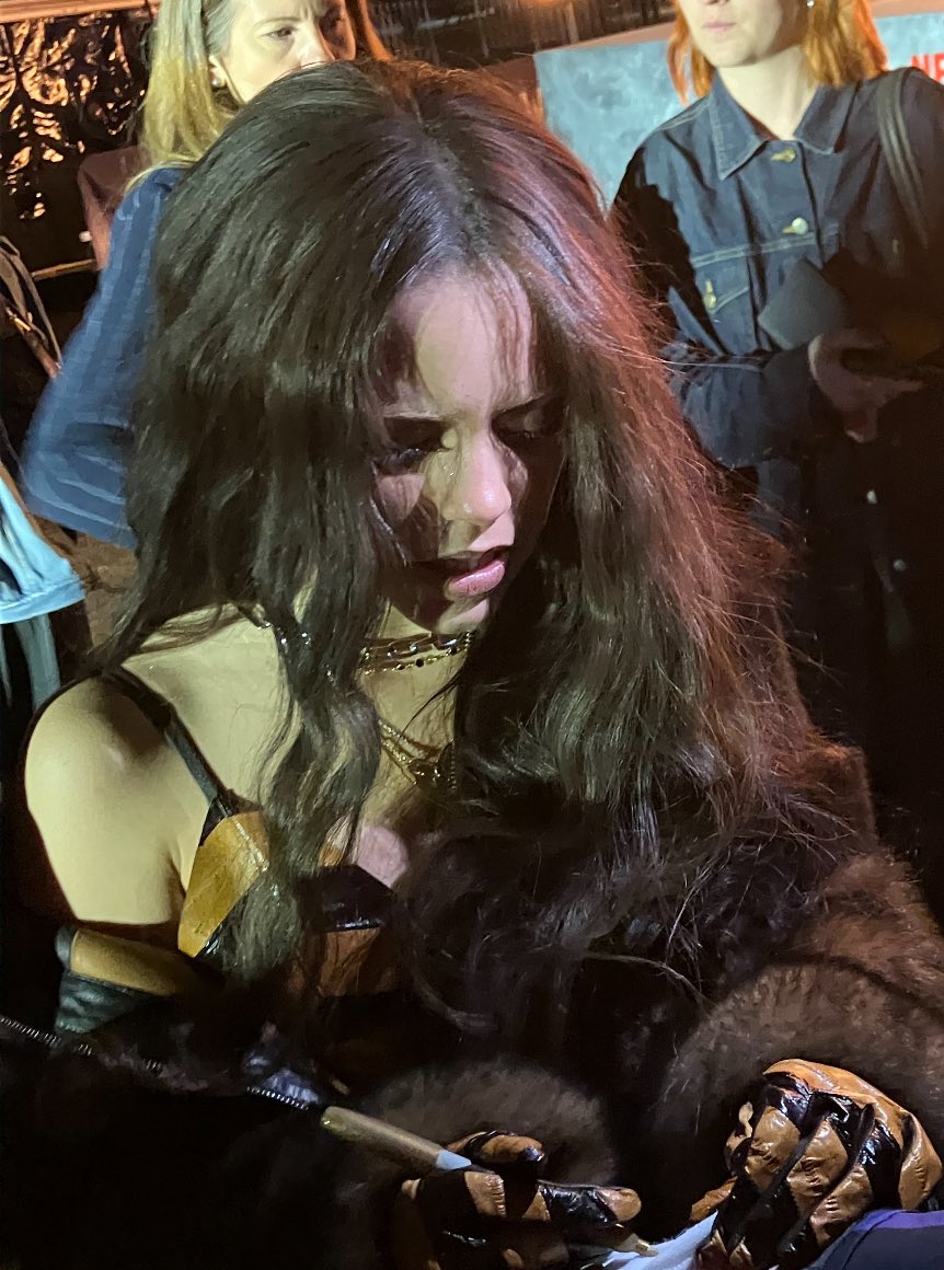 more jenna on wednesday island ouuuugh