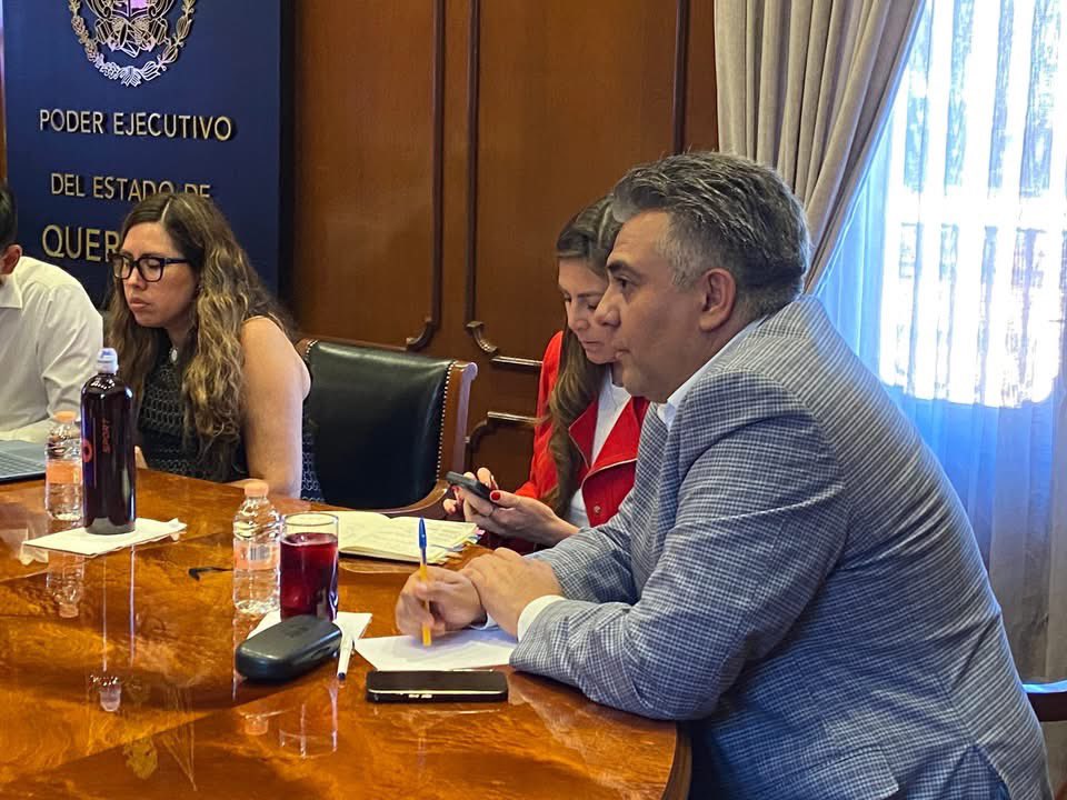 Tuve una reunión de trabajo con mis compañeros de gabinete estatal, coordinándonos para que a las y los queretanos sigamos #contigo #alsiguientenivel.

#Contigo <a href="/IFEQ15/">IFEQ</a> 🏫🙌🏼
