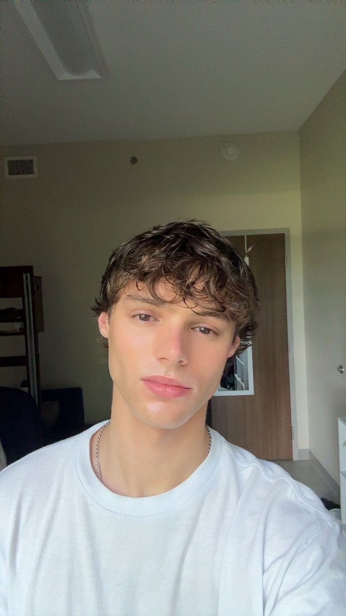 reply if u wanna be friends 😋