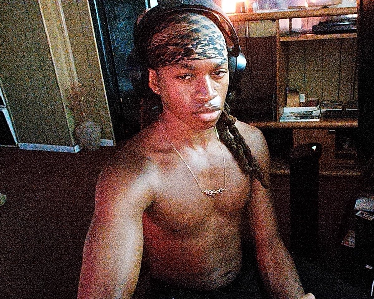 Eℓƶo𖤓 (@hi_im_elzooo) on Twitter photo 