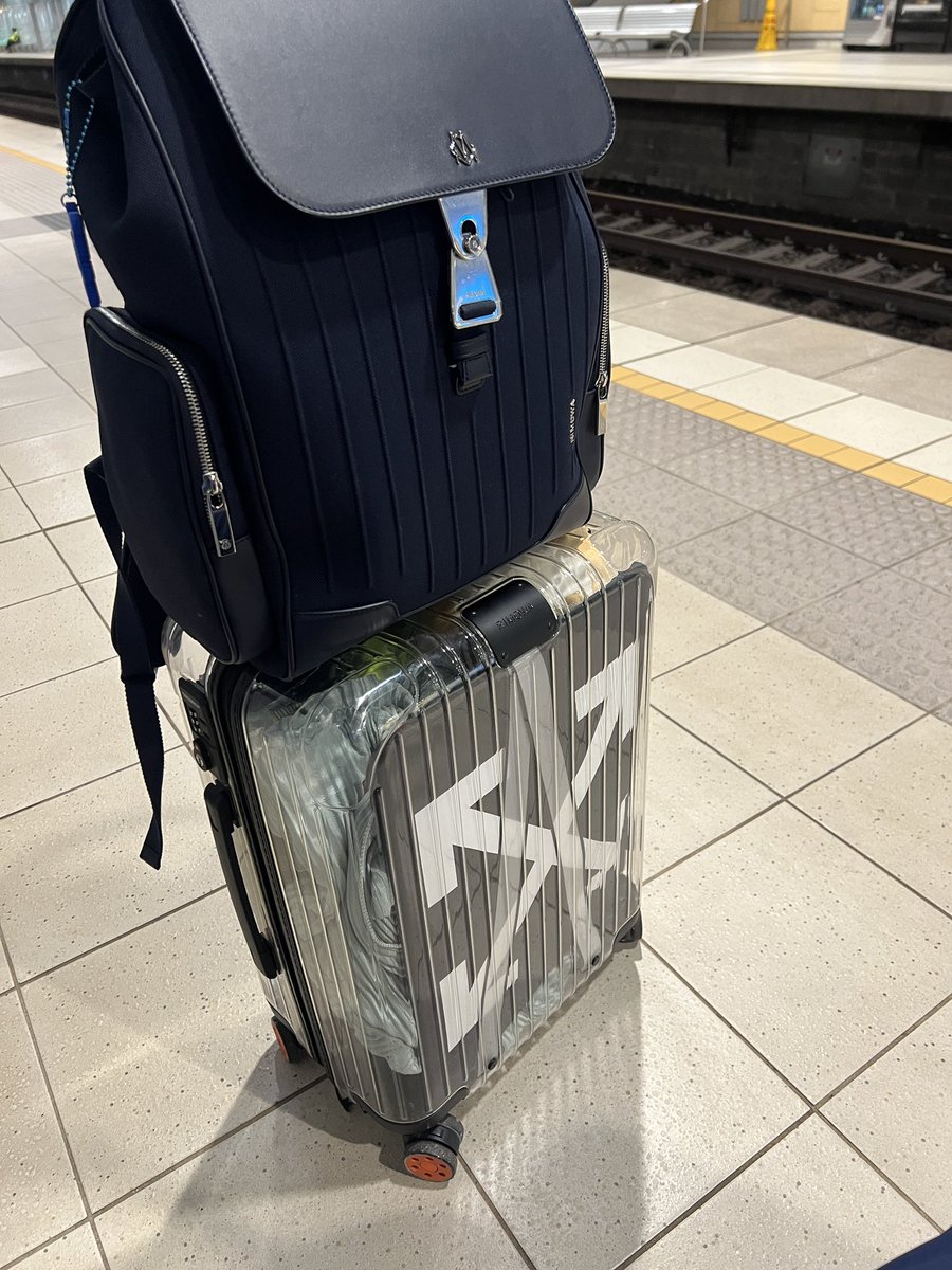 คนเดินผ่านไปมา แล้วมองเป๋าฉันแบบ อีนี่กล้าใช้รุ่นนี้ด้วยเหรอ 🥲