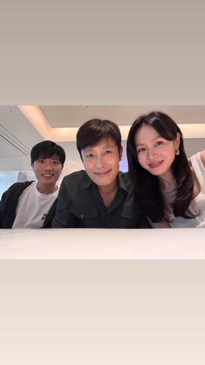 📸 250827 park_hee_soon instagram story  
with team no other choice ✌️🤳

#SonYejin #손예진 #孙艺珍 #ソンイェジン #어쩔수가없다 #nootherchoice