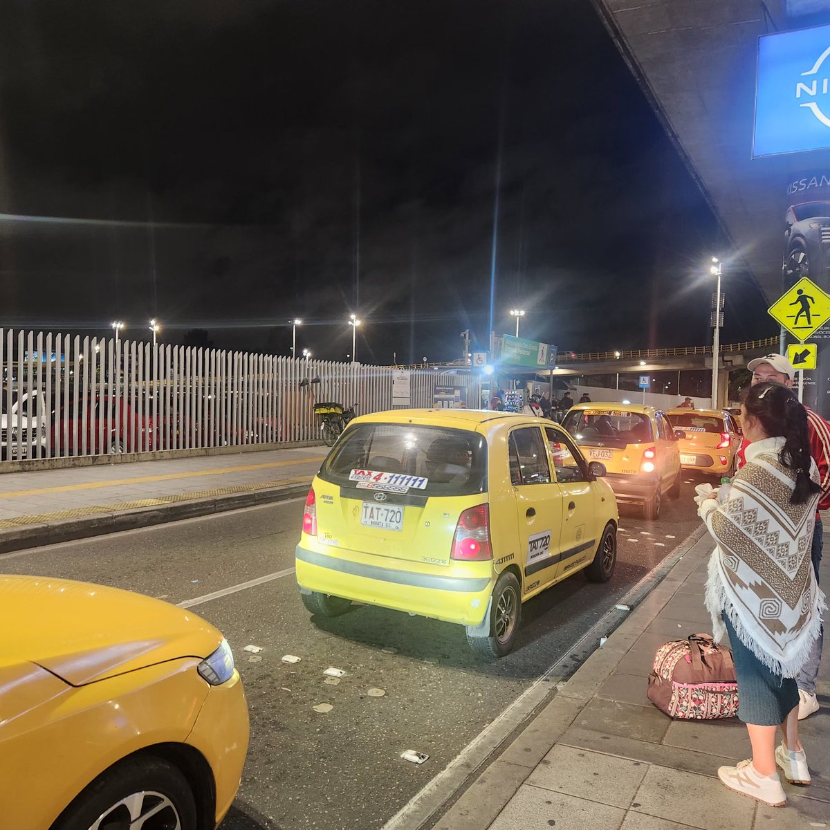 LaLectoraMD (@readloverspcj) on Twitter photo Quien controla ahora en <a href="/BOG_ELDORADO/">Aeropuerto El Dorado</a> el tema de los taxis es terrible, trancón por el carril izquierdo donde se supone que no debe haber taxis. <a href="/CarlosFGalan/">Carlos F. Galán</a> Quien controla ahora en <a href="/BOG_ELDORADO/">Aeropuerto El Dorado</a> el tema de los taxis es terrible, trancón por el carril izquierdo donde se supone que no debe haber taxis. <a href="/CarlosFGalan/">Carlos F. Galán</a>
