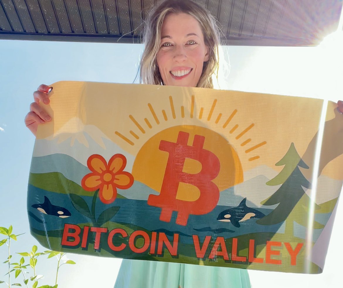 BTCComoxValley's tweet photo. I’ve received messages from people all over the world curious about moving to the Comox Valley.
So I organized our official #bitcoinvalley realtor @BTCRealtorCV !! 🥳
You can’t buy your house in #bitcoin just yet, but follow him for up the date developments on the matter https://t.co/9QKLiQUHp7