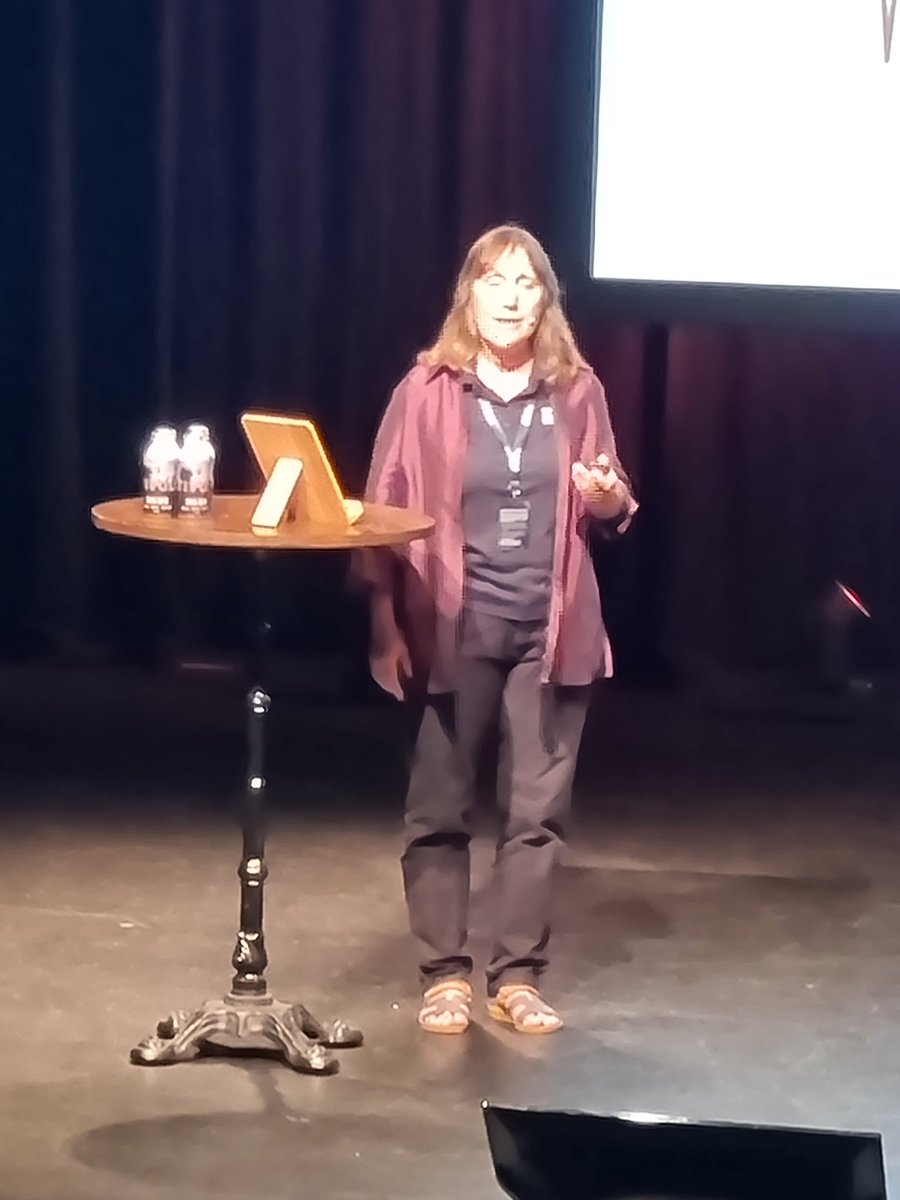 sandJohnson's tweet photo. A fascinating talk by @KerrieMengersen taking us along the journey from Data to Decisions: Translating analytics at #SomethingDigital https://t.co/uBOBeFX2Ag