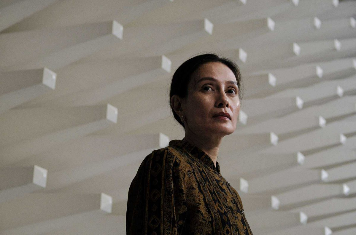 ในปี 2025 ที่สาขาสมทบหญิงจากหนังไทยอาจจะยังไม่แข็งนัก การเข้าฉายของ “ผีใช้ได้ค่ะ” น่าจะทำให้อาภาศิริ นิติพน กับบทสุมาลย์ แม่ผัว ‘ตัวร้าย‘ ของใหม่ดาวิกาขึ้นแท่นเป็นตัวเต็งสมทบหญิงของทุกเวทีรางวัลอย่างไร้ข้อกังขา (และเท่าที่เห็นตอนนี้ - แทบจะไร้คู่แข่ง)

สุมาลย์เป็นบทที่ tricky