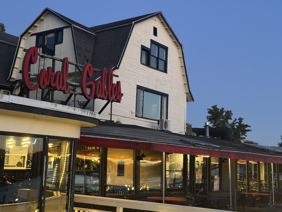 Last night Gaylord, tonight Saugatuck at the historic Coral Gables!! 

Let’s just call this Billie’s Big Beautiful tour of Michigan 😅