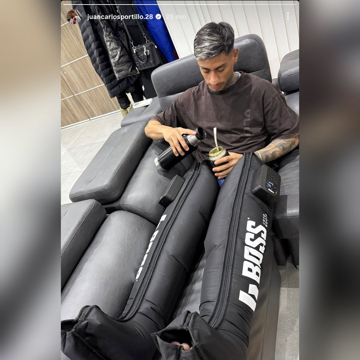El tipo se toma unos materiales a las 23.