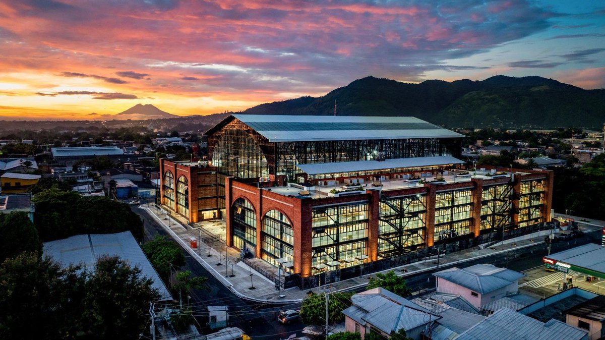 #Nacionales || El Presidente, <a href="/nayibbukele/">Nayib Bukele</a>, inaugura esta noche, el nuevo y moderno mercado San Miguelito, que beneficiará a miles de usuarios.