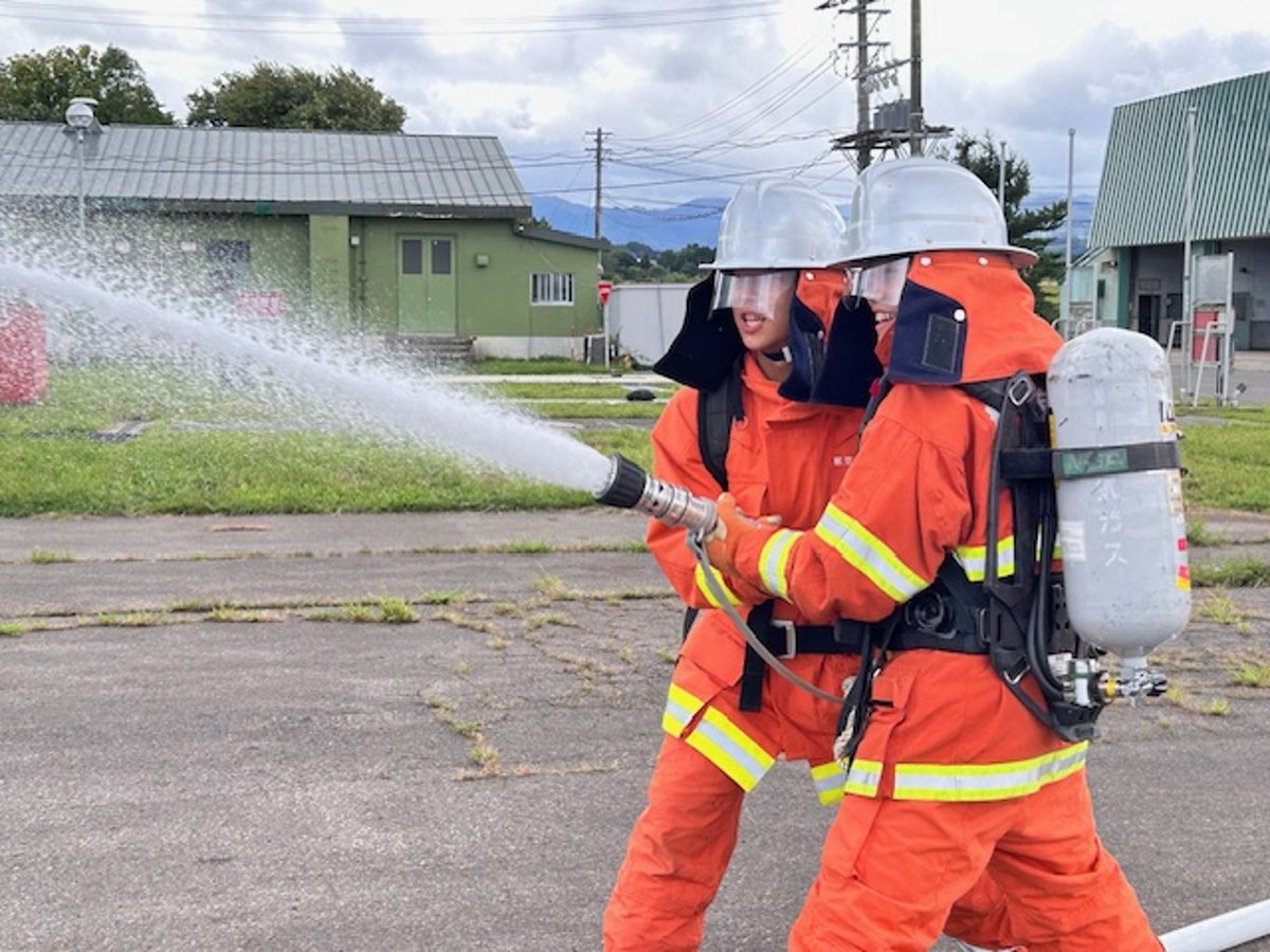 8月27日（水）に、＃自衛隊函館地方協力本部 からの依頼を受け、＃檜山北中学校 の ＃総合的な探求の時間 を支援し、＃応急救護、＃若年隊員との懇談、＃体験喫食 及び ＃消防体験 を行いました。
＃航空自衛隊 ＃八雲分屯基地  ＃女性自衛官