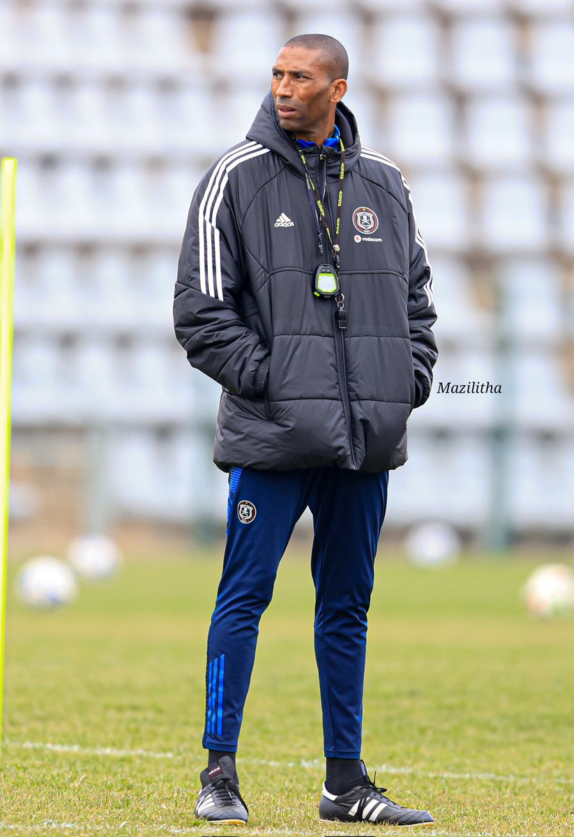 Constitution_94's tweet image. We acquired 12 brand new players to improve the depth of our squad.

We had a solid starting line-up, a winning formula &amp;amp; and an identifiable way of playing.

Instead of improving what we had, the new coach changed all of that. 

We now have very few players who adapt to his…