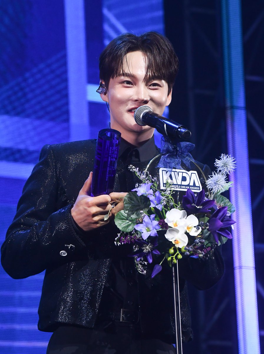 K-WORLD DREAM AWARDS tweet media