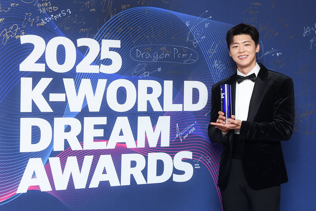 K-WORLD DREAM AWARDS tweet media