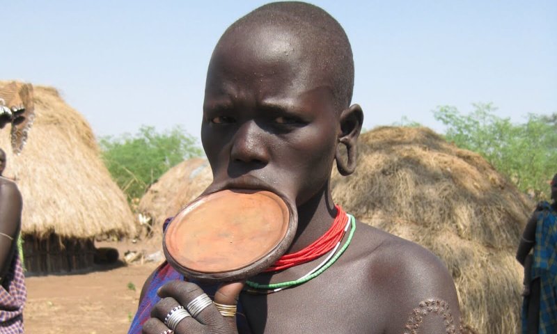 snack_mind's tweet image. Did You Know?

Some tribes in Ethiopia are well known for the large clay plates that their women wear on their lower lips. It is believed that this tradition is a symbol of beauty and identity.

#lipplate #ethiopia #tribal #lip #beauty #identity