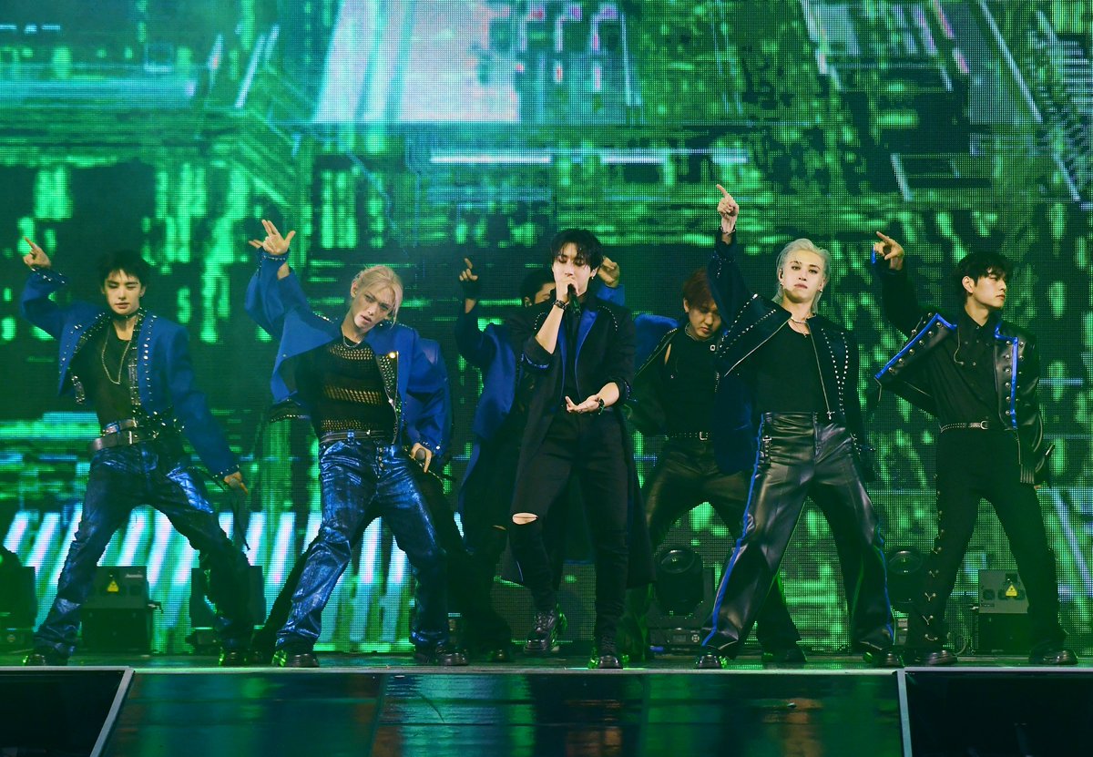 K-WORLD DREAM AWARDS tweet media