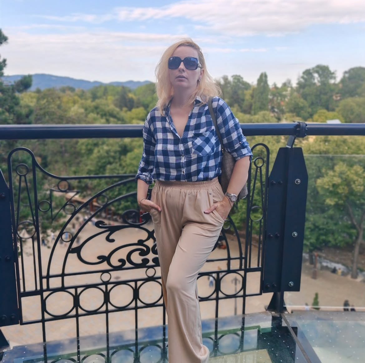 Özelden fotolaşmak isteyen biri var mı