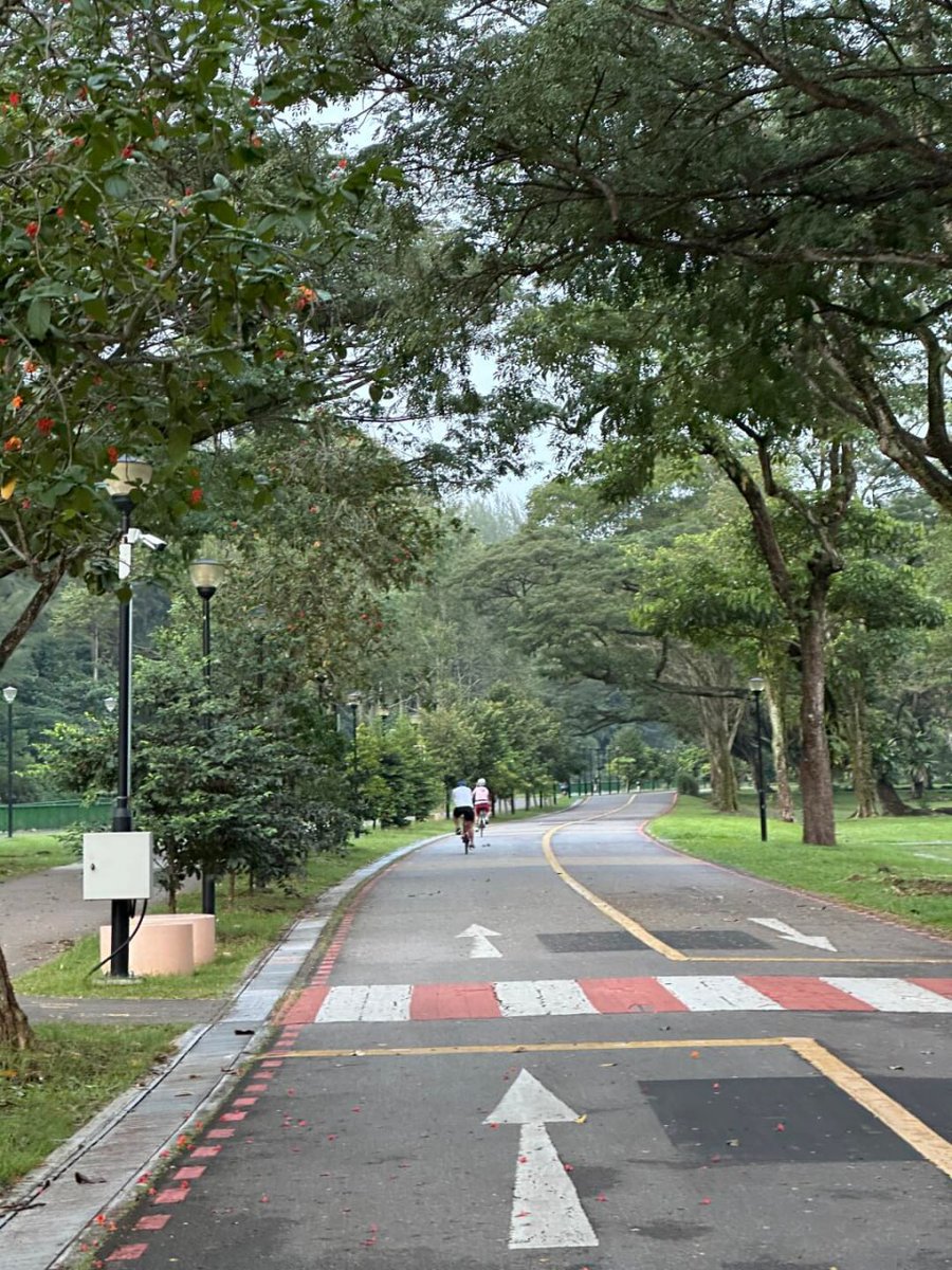 Marathon  is like ᠎life, ‍it  has ‍its ups  and  downs,  but  once ​you have experienced ᱸit, you  will ᠎feel that  nothing  can  defeat  you.