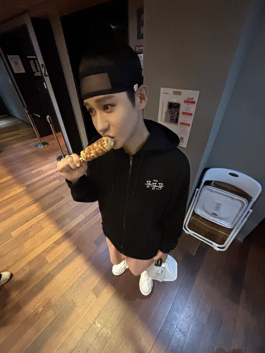 mubojago's tweet photo. 엠지 그리고 오엠지 ㅜㅜ https://t.co/mpxec8keWJ