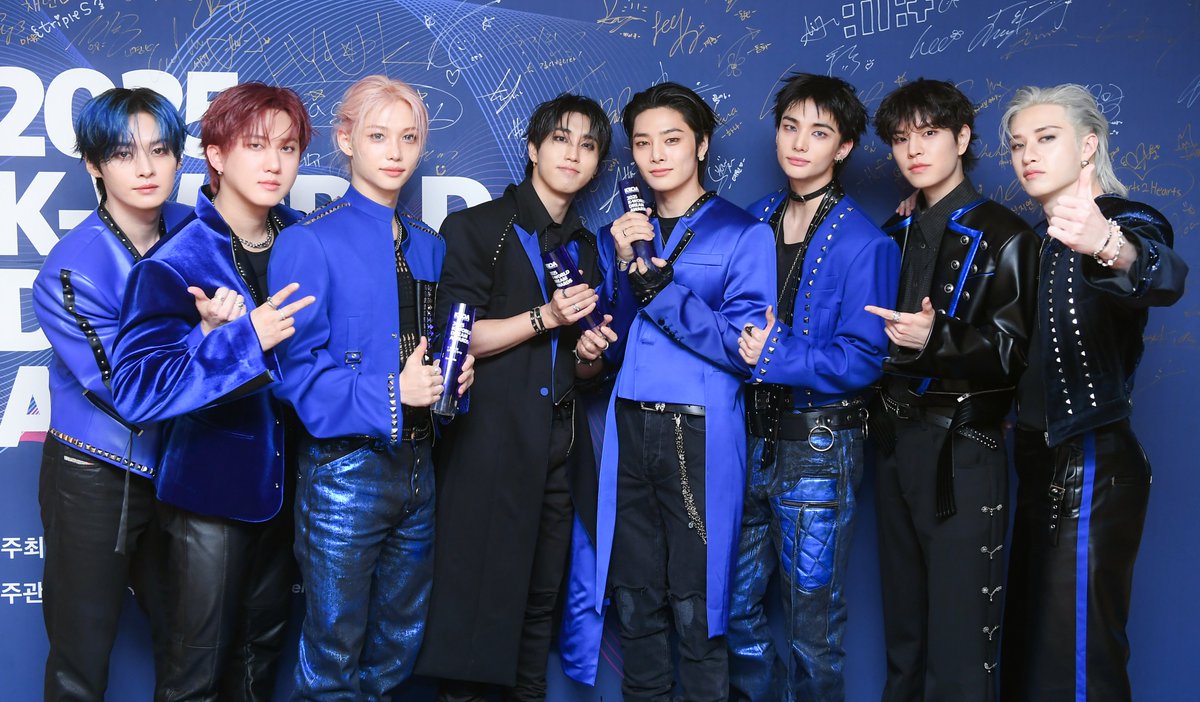 K-WORLD DREAM AWARDS tweet media