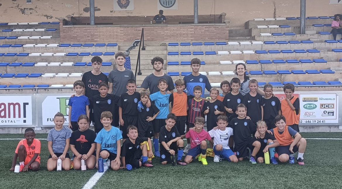 🔵FUTBOL BASE 🔵
Ahir van començar els entrenaments els 3 equips cadets i els 3 equips benjamins. Preparats per a una nova temporada 💪🏻⚽️
#somescapulats #futbolbase