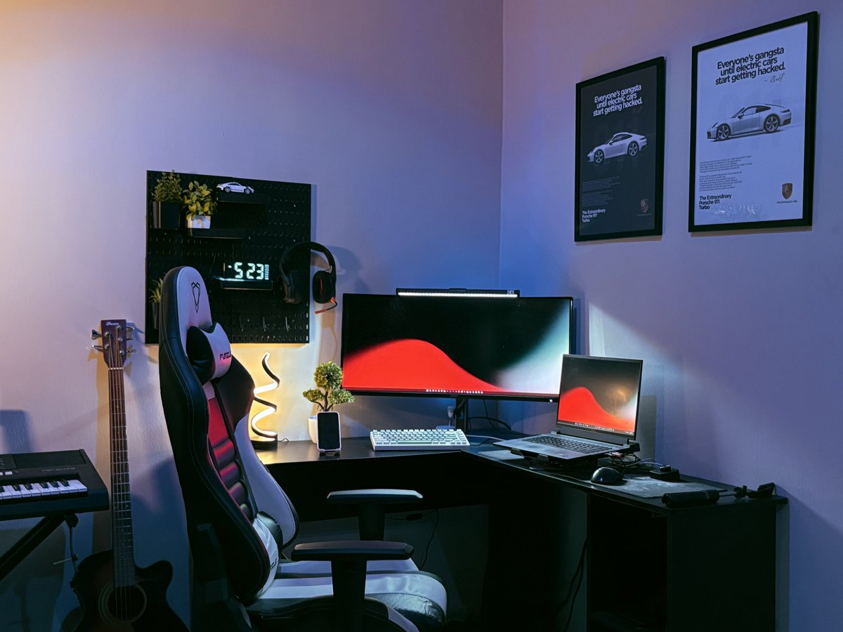 theProcessXCII's tweet image. decided to make my workspace a bit cozier, perhaps to enhance creativity. 

Gm to those who gm