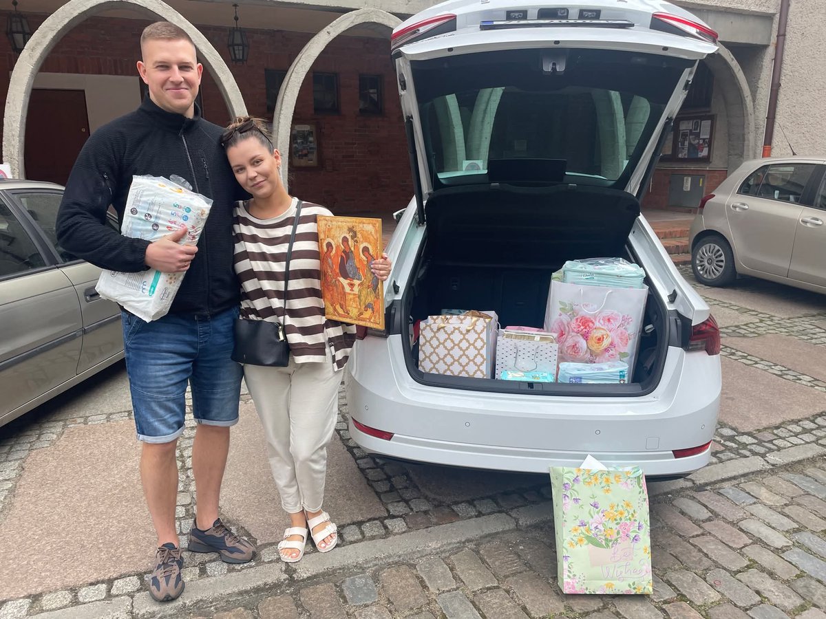 To się dzieje naprawdę! 😍 Nowożeńcy - jesteśmy zbudowani Waszą postawą! 💪 ❤️

👶 "Pielucha dla malucha - podziel się szczęściem" to akcja, w której narzeczeni z okazji swojego ślubu, zamiast kwiatów proszą gości weselnych o pieluszki dla podopiecznych Fundacji Małych Stópek 👣