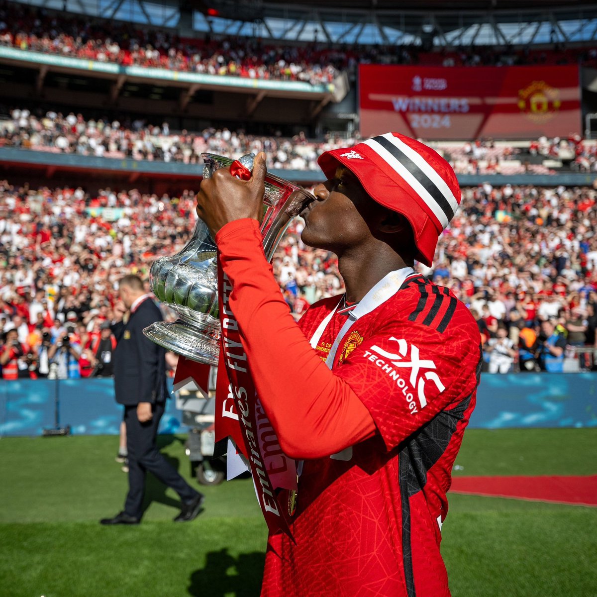 UtdDistrict's tweet photo. 🚨 | There is a belief #mufc would now accept around £45m for Kobbie Mainoo, potentially even less as the deadline draws near.

[@lauriewhitwell, @mjcritchley] https://t.co/NaNUgtwTDT