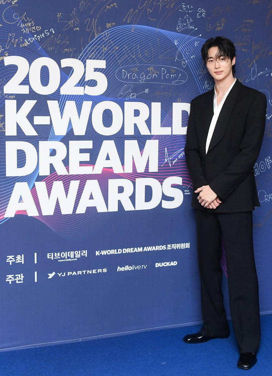 K-WORLD DREAM AWARDS tweet media