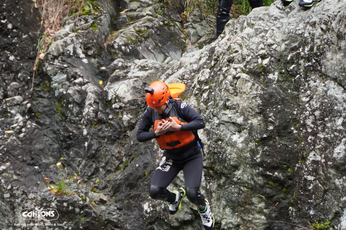 KisaMake's tweet image. 人生で初ラフティングです！最初の真剣な顔どこいった？ｗいざとなると顔って変わるんだよな！ First time doing rafting! Where's my serious face from the beginning? When the time comes, it's hard to keep it cool xD