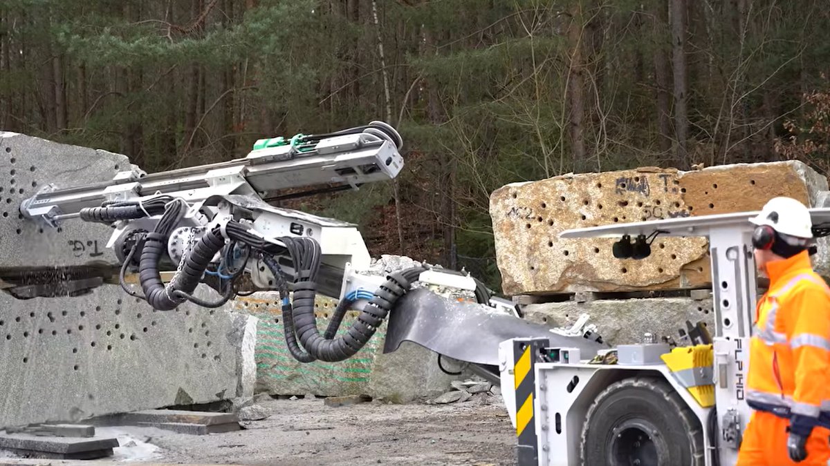 im_mining's tweet image. .@KomatsuMining Underground Hardrock South Africa together with partner #MineMaster, recently delivered and commissioned what it says is the first automated #lowprofile single boom #drillrig – the FLP1410 – ADS (#AutomatedDrilling System) – in South Africa tinyurl.com/3dhdxbmv