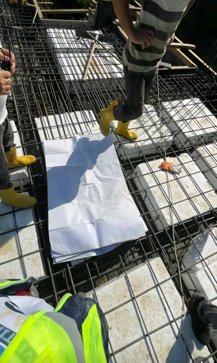 Dün işteydim, bugün işteyim, 
Yarında işteyim