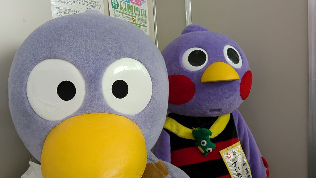 みんなお疲れ様ただね～(*'ω'*)
新学期スタート✨どうだったただかな？
ぼくは今日、熊谷に行ったら…
コバトン先輩とさいたまっち殿に会えたただよ～🐥
すごい見られてる気がした…ただ(;・∀・)
まだ残暑厳しいけどがんばろうただね～٩ (✞•̀ᴗ•́✞) و✨