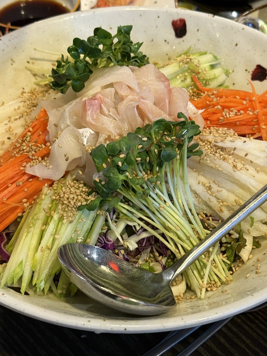 맛있는거도 먹고 살긔