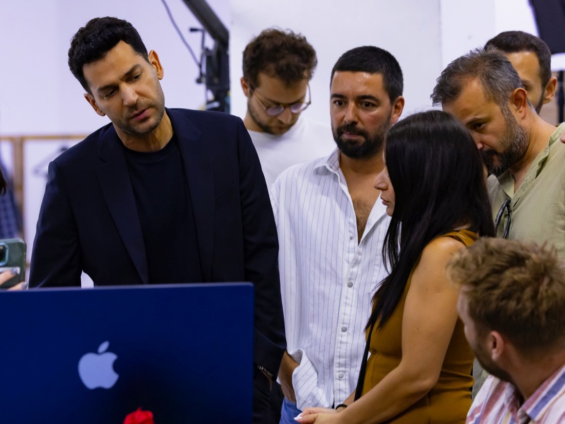 #GüllerVeGünahlar afiş çekiminden ilk kareler! 😍

Yakında #KanalD’de! ⏳

Haberin detayları için tıklayın. 👉 kanald.com.tr/guller-ve-guna…