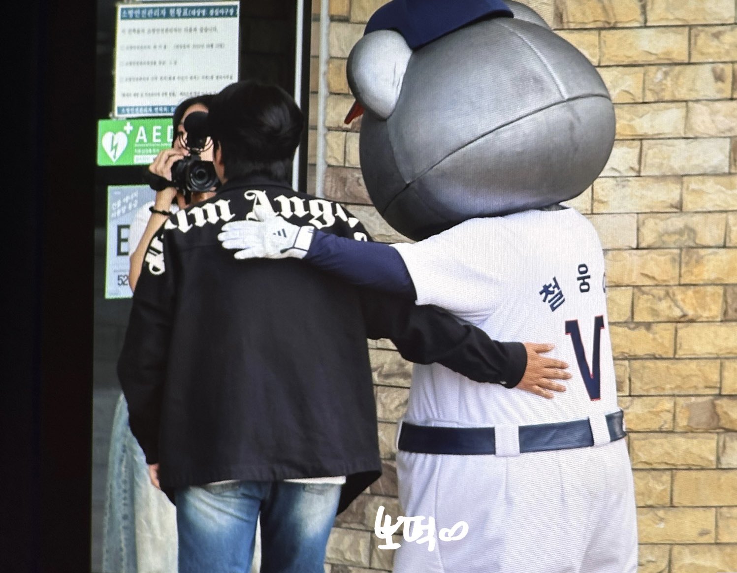 실시간 두산 베어스 시구로 현장 반응 진짜 좋은 아이돌 | 인스티즈