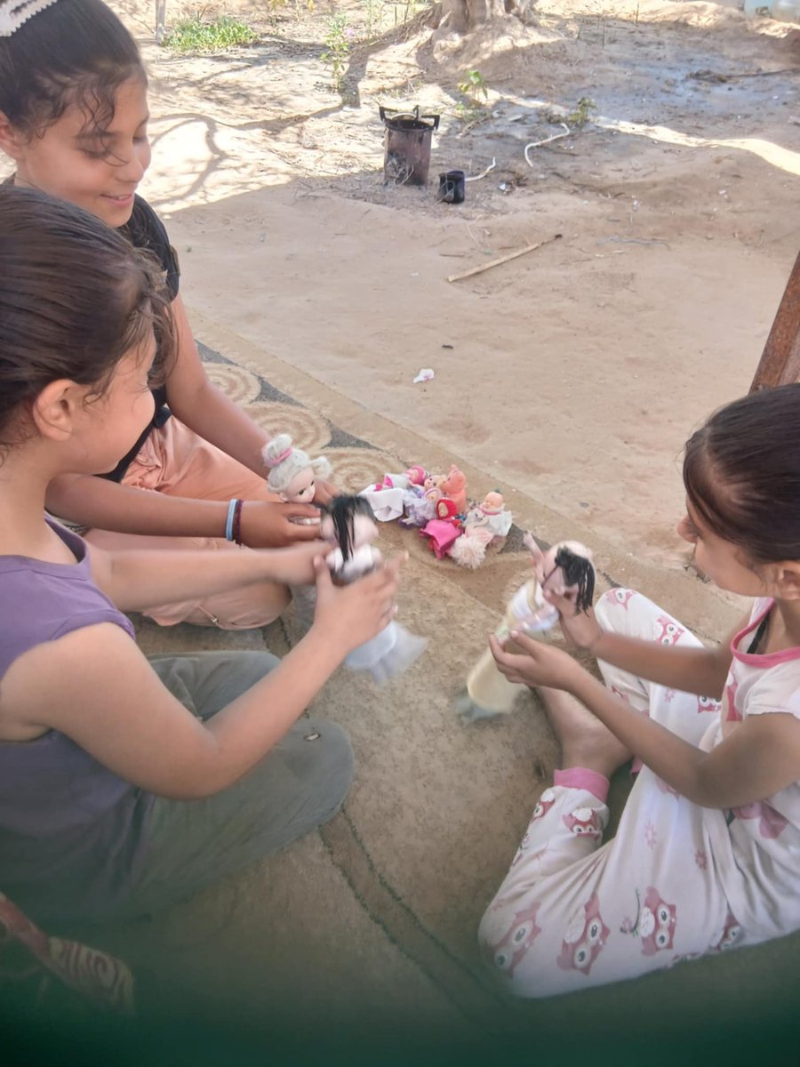 79/200🎯 
The situation in Gaza is becoming dire again. Please keep Nahal and her family in your prayers, keep sharing and donating to her campaign to help them survive this genocide.
chuffed.org/project/help-n…