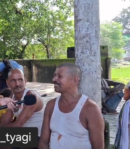 "मोदी जी अगर कहेंगे कि नाली में भी चलो हमरे साथ तो हम चल देंगे"

रिपोर्टर: आप क्या करते हैं?

बेरोजगार: हम तो बेरोज़गार हैं मैडम 

रिपोर्टर: आप तेजस्वी जी की यात्रा में नहीं गए, वो तो कह रहे हैं कि वो रोज़गार की बात कर रहे हैं?

बेरोजगार: नहीं गए, हम तेजस्वी जी के फैन नहीं हैं,