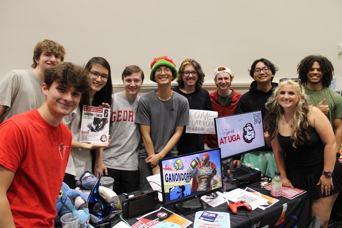 Thank you to everyone who came to see us at the engagement fair today! We all had a blast showing off what our club has to offer! In case you missed us, you can drop in on our first club meeting on September 3rd at 7pm in Journalism, Room 506
