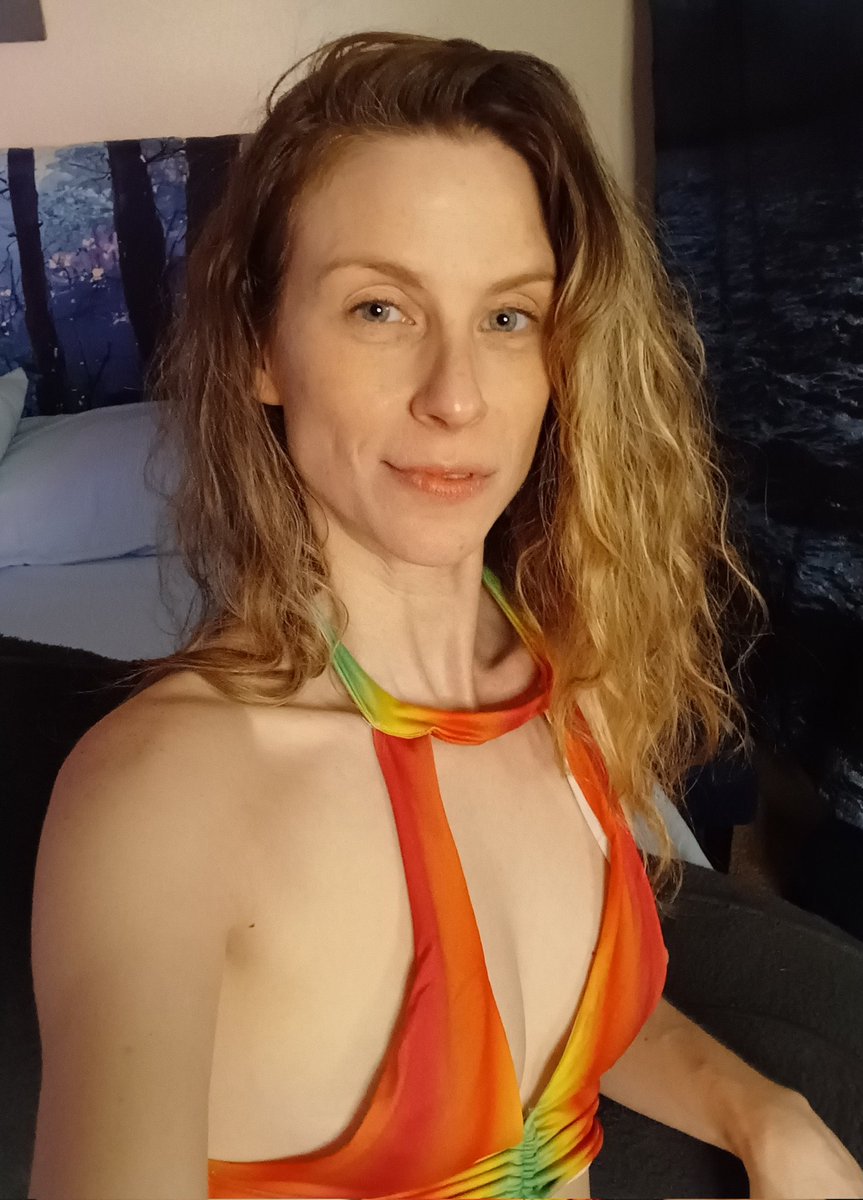 Just hopped online...
chaturbate.com/widthofapeach/