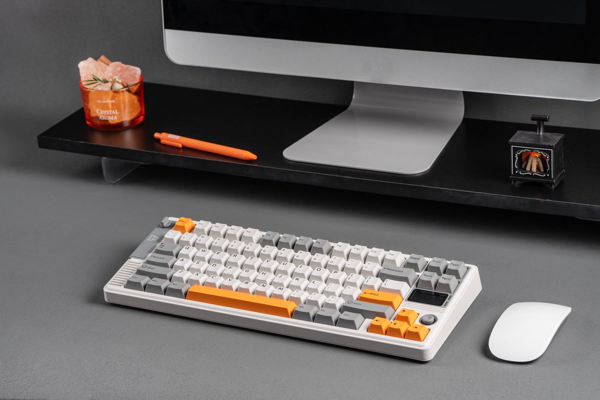 EpomakerK's tweet photo. Today’s recommended pairing:
🟧⚪⚫
A bold retro combo with DIY screen, joystick, 8000mAh power, and gasket comfort – built to make your setup shine! ✨
Stay tuned! 🚀
#newkeyboard #keyboardplayers #keyboardlovers #keyboarding #MechanicalKeyboard #CustomKeyboard https://t.co/SMZxuEa2ed