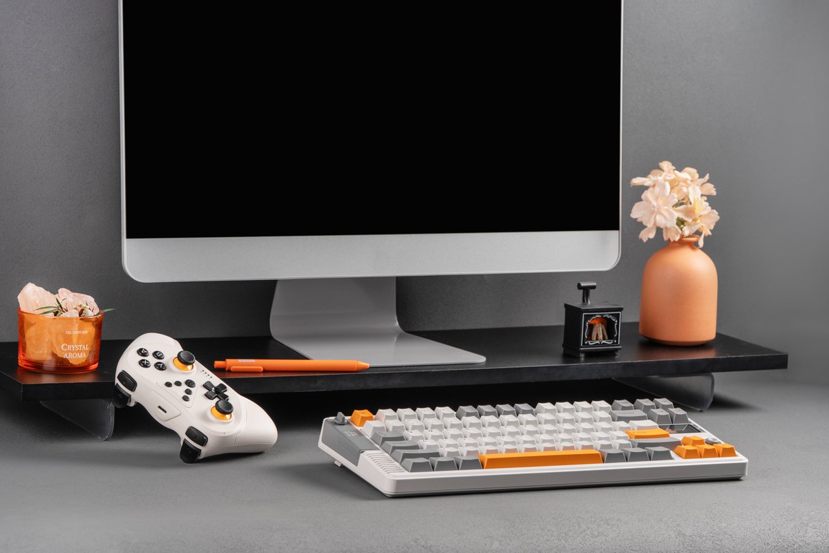EpomakerK's tweet photo. Today’s recommended pairing:
🟧⚪⚫
A bold retro combo with DIY screen, joystick, 8000mAh power, and gasket comfort – built to make your setup shine! ✨
Stay tuned! 🚀
#newkeyboard #keyboardplayers #keyboardlovers #keyboarding #MechanicalKeyboard #CustomKeyboard https://t.co/SMZxuEa2ed