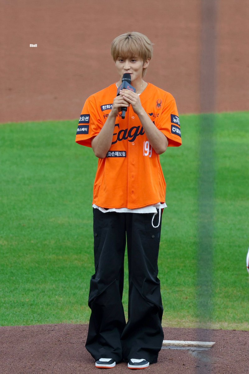 lemndetox's tweet image. my baggy clothes will never fit the same way they do on him💔