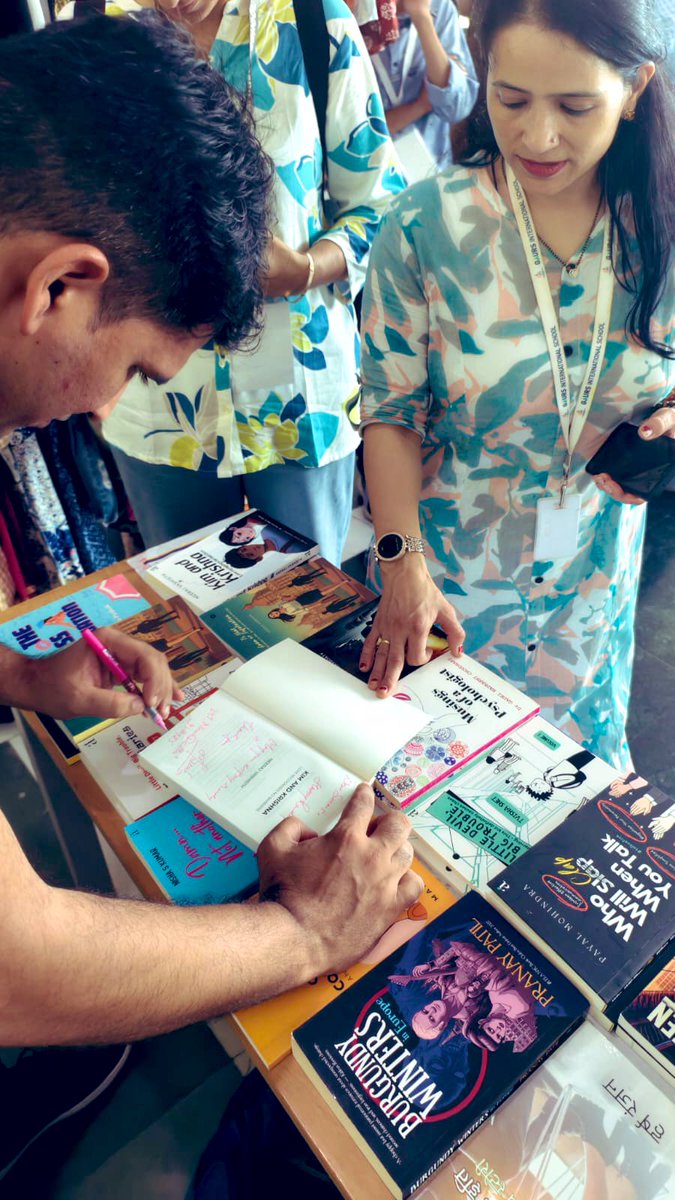 vashisth2361's tweet image. #kimandkrishna at #globalyouthsummit2025 @iitdelhi @AuthorsInkIndia @nbt_india .. 

Pleased to pull up at the event to sign some copies.