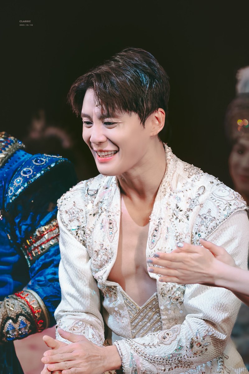 #뮤지컬배우김준수_천번의감동
#KIMJUNSU_1000TH_STAGE
무대에 진심이었던 김준수
1000회 공연 축하해 🩷